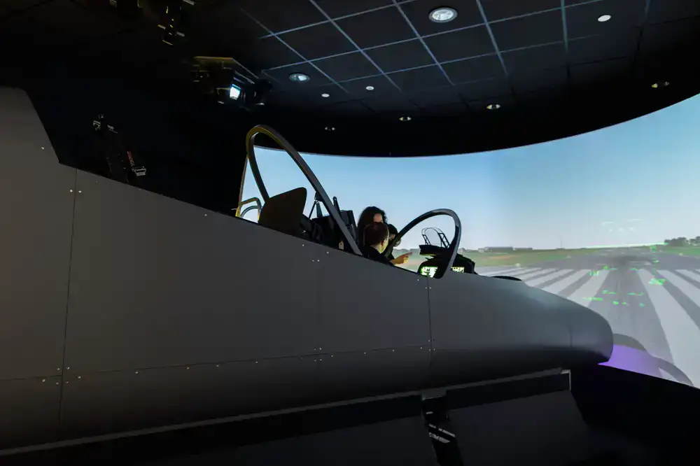 Detailed cockpit simulator view on a mobile device